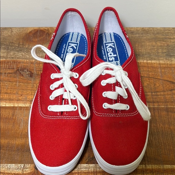 Keds Vibrant Red Canvas Shoes, Women’s 7.5 - Picture 2 of 7